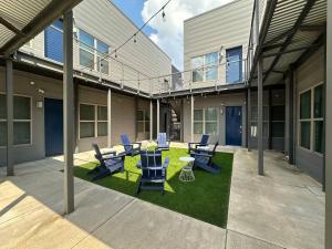2BD Near Downtown & Hospitals King Bed + Parking