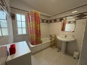 4-Bedroom Villa 15 Min to Albufeira, Pool and AC