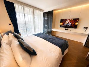 1-Min Walk to Layan Beach • Top-Floor King Studio