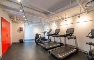 Olympic VillageSleeps 5 Parking Gym AC