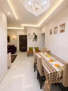 Riwaayat & Wings, a luxe stay 5 min from Taj Mahal