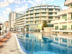Budget Beachfront Golden sands