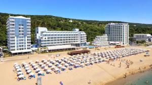 Budget Beachfront Golden sands