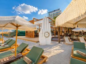 Beach Aparthotel sea view & pool in Resort