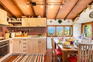 Family Friendly Rosa House Amazing View - Happy Rentals
