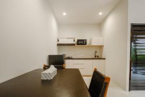 Luna Rosa 1BR Suite near Seminyak Beach
