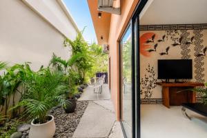 Luna Rosa 1BR Suite near Seminyak Beach