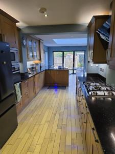 The Headley Manor Lux 6-Bedroom Home in Oxford