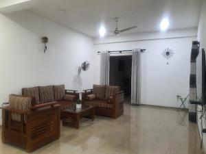 Dee Holidays -