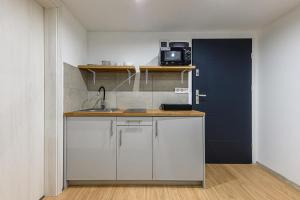Modern City Lights Studio in Király street with AC