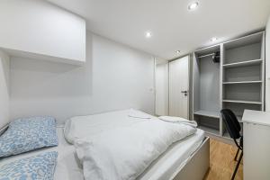 Modern City Lights Studio in Király street with AC