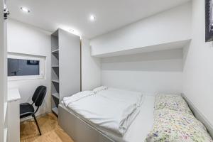 Modern City Lights Studio in Király street with AC