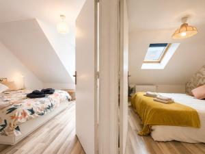 2-bedroom apartment, 2 bathrooms, wifi & garage