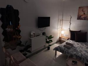 Lowest Priced Modern Studio at KL Tower, Makati CBD walking distance to Ayala Avenue and Malls