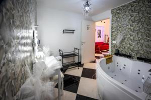 Sweet Home - minicasa a Trani con jacuzzi e cucina