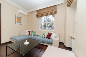 Central 3-Bedroom, 2-Bathroom Apartment in a Stylish Building