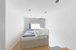 Elegant Downtown Studio in Király street with AC