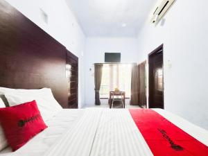 RedDoorz near Ramayana Mall Banyuwangi