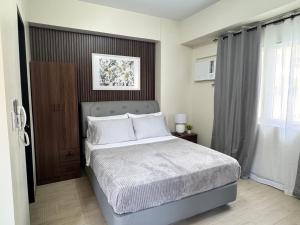 Cozy Corner Studio Unit with Pool View by Kawzy Korner