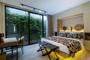 Luxury 2BR Berawa Loft | Private Pool, Near Cafe