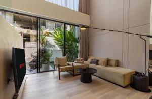 Luxury 2BR Berawa Loft | Private Pool, Near Cafe
