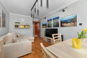 Lingua City Center Apartment by BookingHost