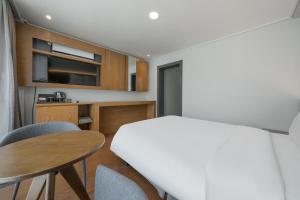 EL Hotel