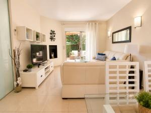 Coqueto by Edeal HOMES
