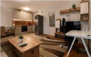 Elegant 2BR Apartment • Sea Garden & City Center