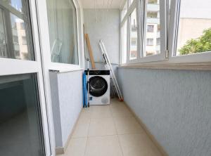 Elegant 2BR Apartment • Sea Garden & City Center