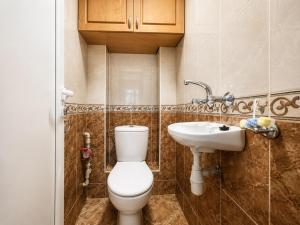 Elegant 2BR Apartment • Sea Garden & City Center