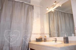 Charming house with fireplace in Grândola, 142 m², Internet included