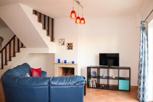 Charming house with fireplace in Grândola, 142 m², Internet included