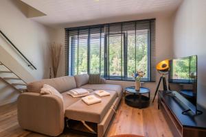 Beautiful and spacious renovated home for 10