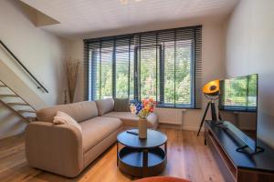 Beautiful and spacious renovated home for 10