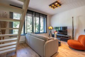 Beautiful and spacious renovated home for 10