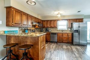 Pet-Friendly Cottage with Private Beach Access & Pier in Dauphin Island, Alabama