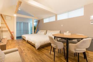 Direct Airport & Namba USJ Access Private Stay
