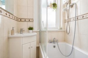 Ealing Shared Home by Hububb