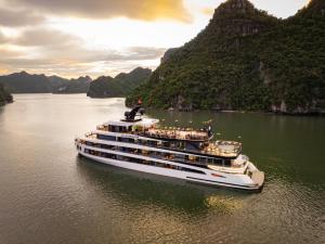New La Casta Star 6-Star Cruise Lan Ha Bay - Free one way shared shuttle service for cruise guests from Hanoi Old Quarter from 08 Sep 2026