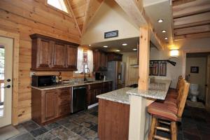 Secluded Breckenridge Log Cabin | Creekside, Fireplace & Sleeps 8