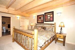 Secluded Breckenridge Log Cabin | Creekside, Fireplace & Sleeps 8
