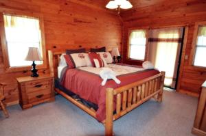Beautiful Mountain Haven Cabin | Hot Tub, Foosball & Pool Table