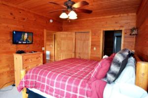 Beautiful Mountain Haven Cabin | Hot Tub, Foosball & Pool Table