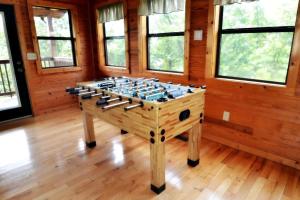 Beautiful Mountain Haven Cabin | Hot Tub, Foosball & Pool Table