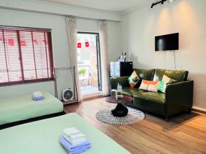 Grand Two Bed Corner Studio Bitexco View - Nguyen Hue Walking Street