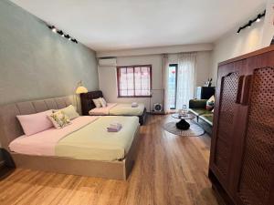 Grand Two Bed Corner Studio Bitexco View - Nguyen Hue Walking Street