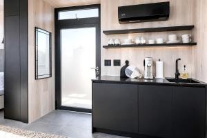Contemporary Mirror Cabin Escape with Stargazing & Desert Views near Capitol Reef, Torrey Utah