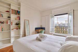 Parisian 2BR flat 100m to Notre Dame & Pantheon