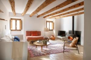 CASA MALTESA 19thC Boutique Countryside House by vineyards, 40min Barcelona & 25 min Sitges
